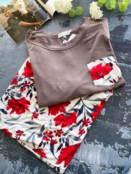 Коричнева піжама з яскравим візерунком PLUS SIZE DO2076-4XL/5XL фото